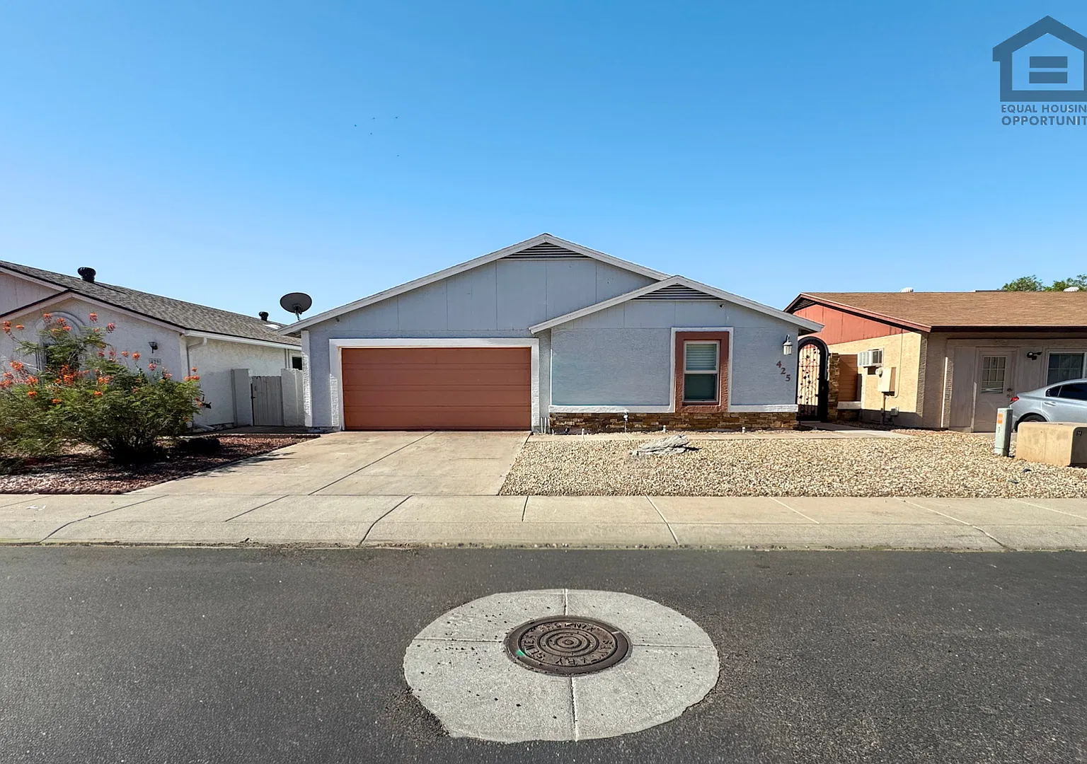 3bed/2bath House At 7th/101! Ready For Immediate Move-In! -- Pool! No Hoa! — Photo 4