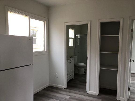 5th image of 215 E Park St