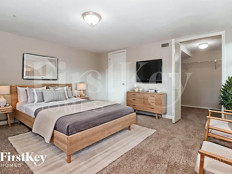 645 Lexington St — Photo 14