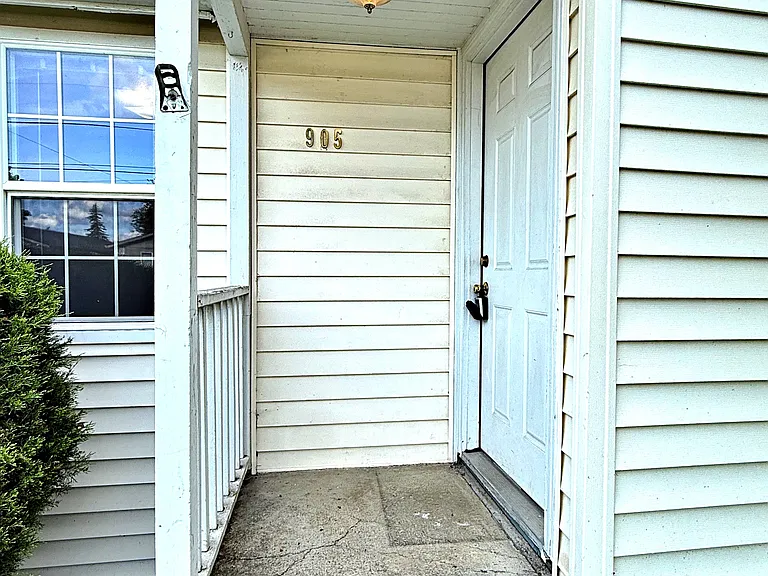 905 NE 94th Ave — Photo 5