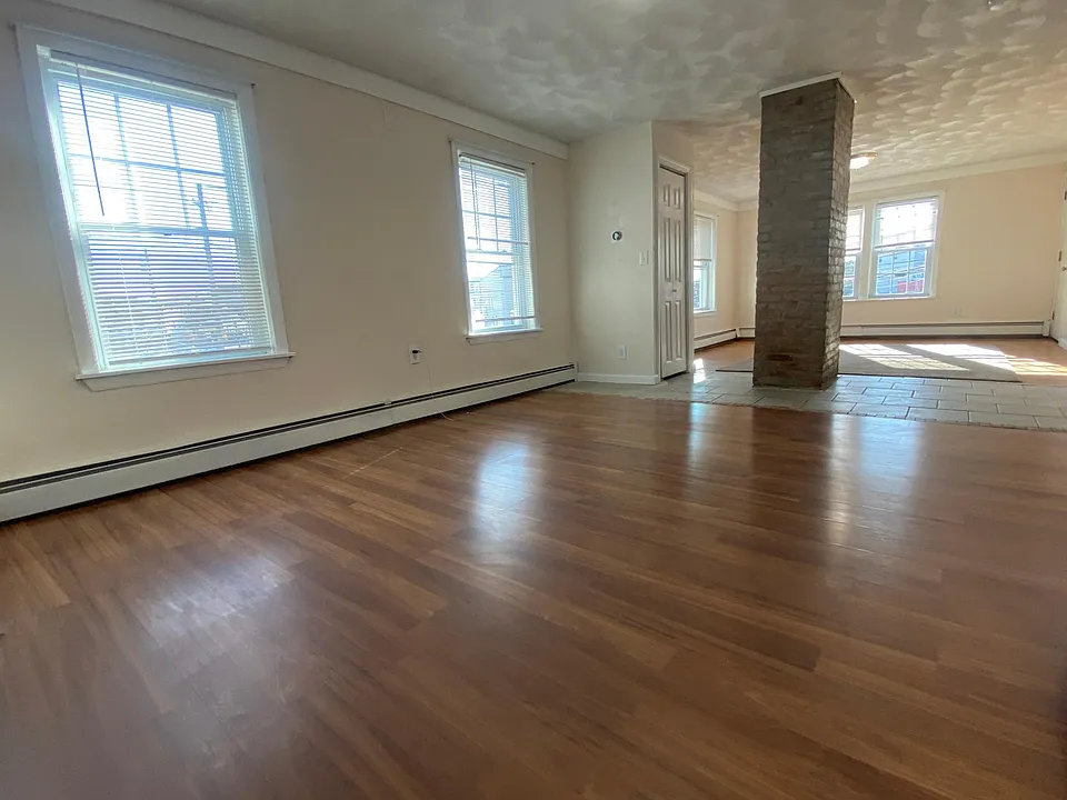 98 Dean St #2