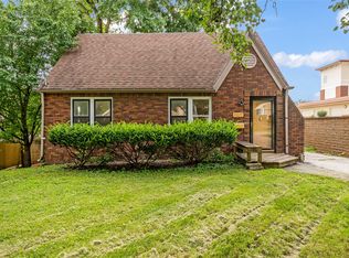 1142 65th St, Windsor Heights, IA 50324