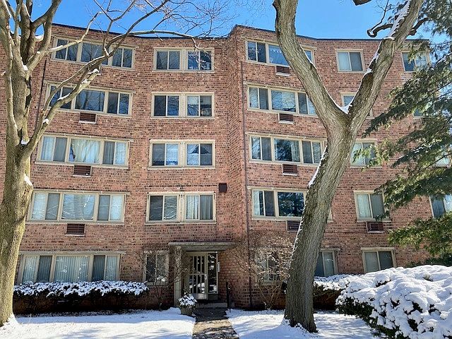 1st image of 1908 W Hood Ave APT 4C