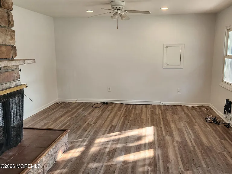 175 W Sylvania Ave — Photo 3