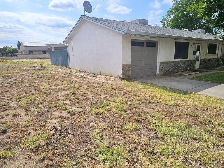 253 N Walnut Ave — Photo 23