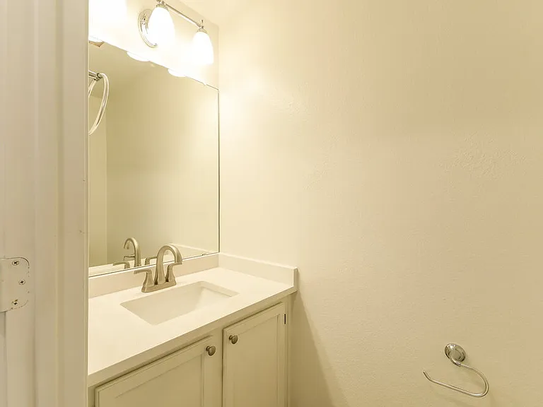 2028 W Columbine Dr — Photo 15