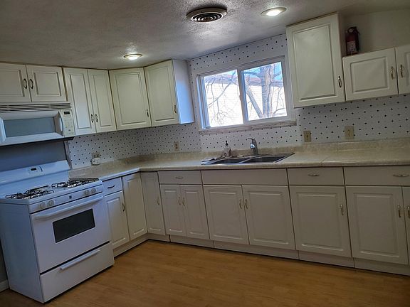 Spacious countertops