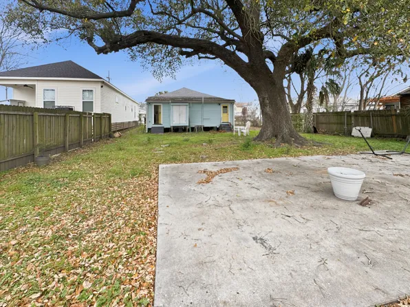 1656 Pleasure St, New Orleans, LA 70122