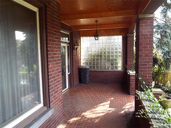 2nd image of 114 N 1st St