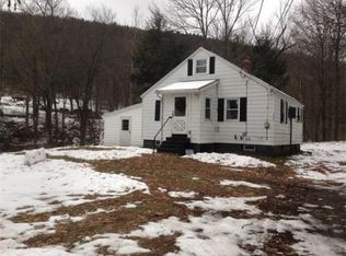 11 School St, Chester, MA 01011