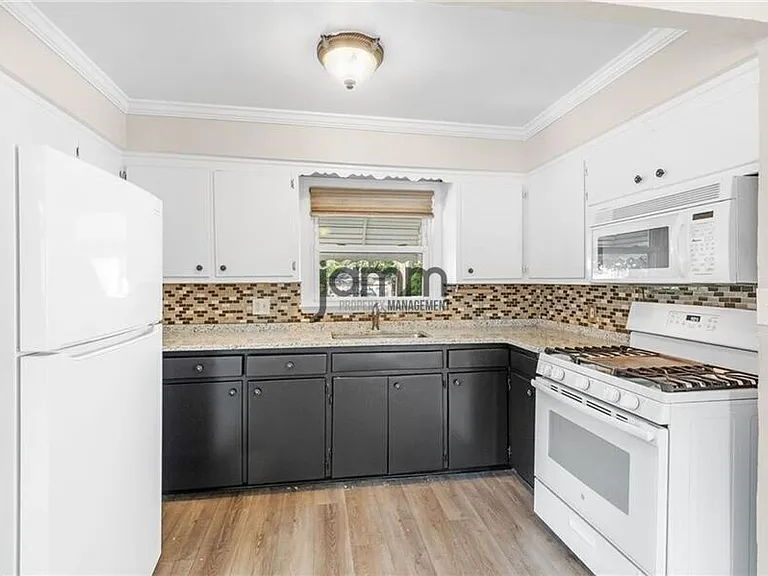 1653 Woodhurst Ave — Photo 32