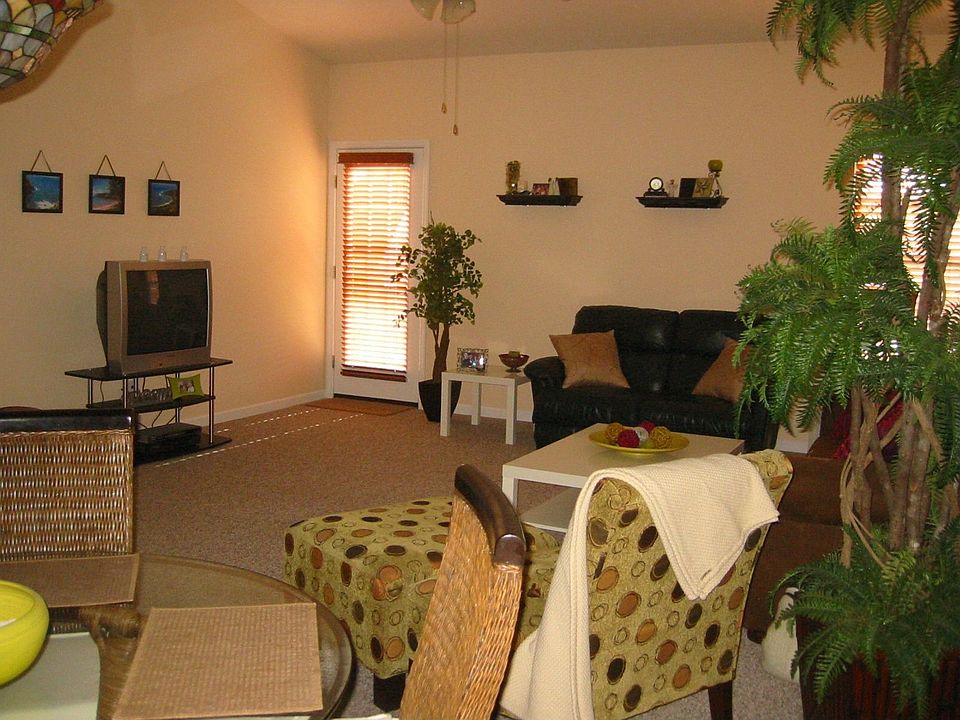 2nd image of 2566 Glen Meadow Rd