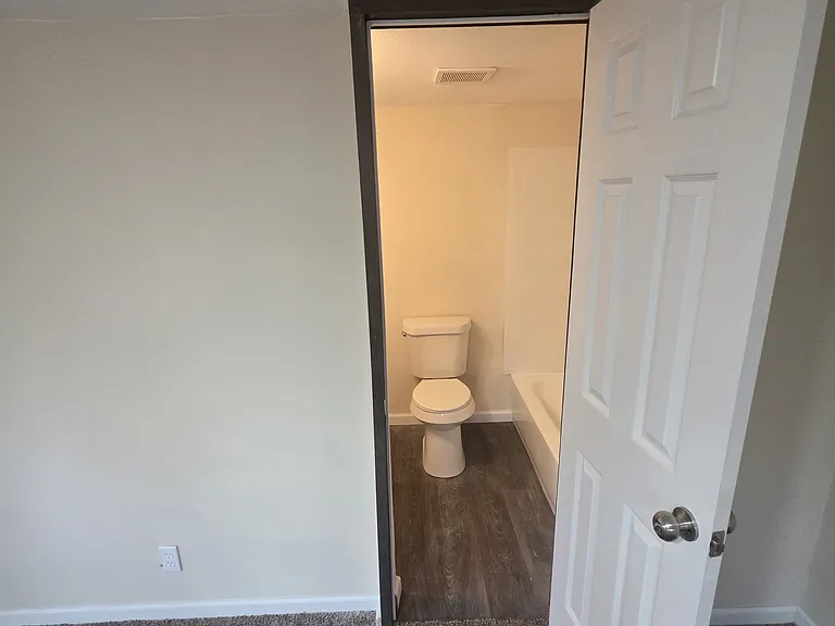 446 Lexington — Photo 7