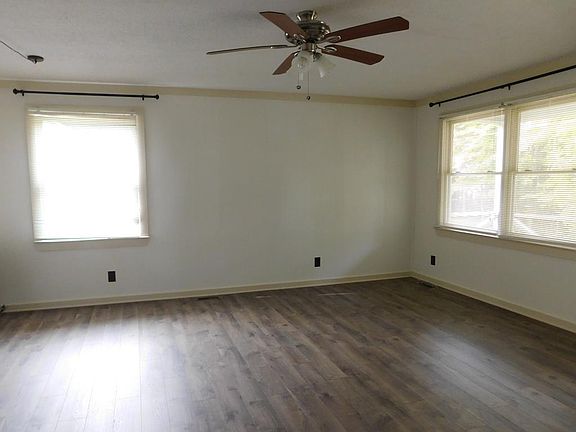 4th image of 243 Parkway Dr
