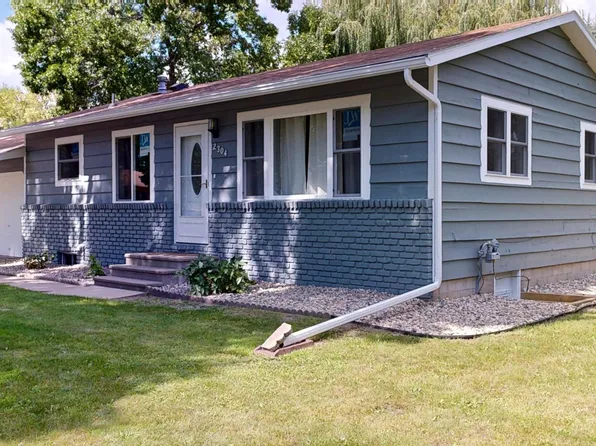 2304 3rd Ave SE, Willmar, MN 56201