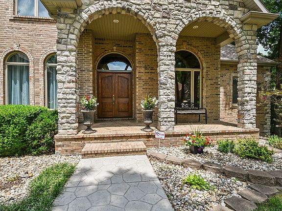 3rd image of 4013 E Gastonbury Street
