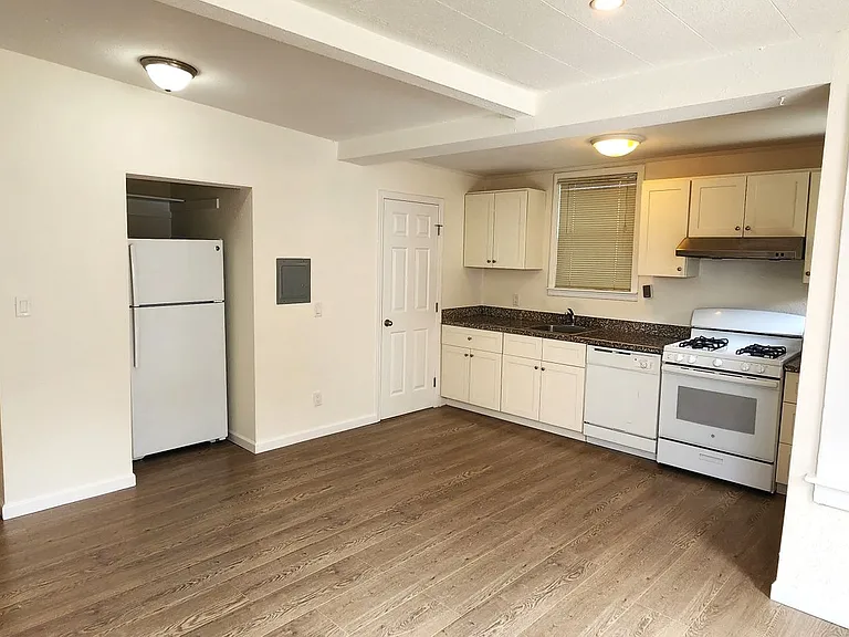 1645 Irving St #B — Photo 4