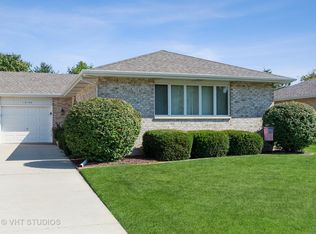 1013 John St #B, Yorkville, IL 60560