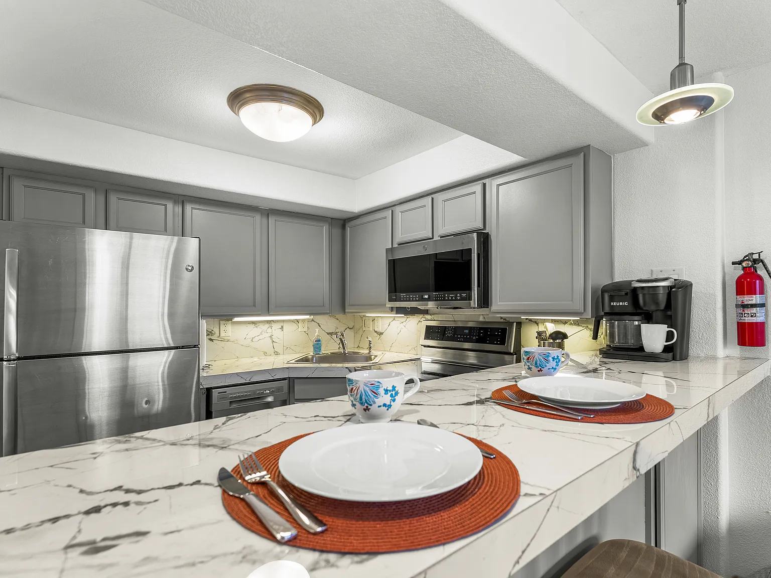 Stylish & Functional Studio in the Heart of Denver Ideal for Long Stays — Photo 4