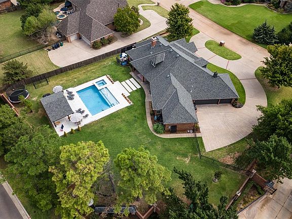 3rd image of 18701 Wolf Creek Dr