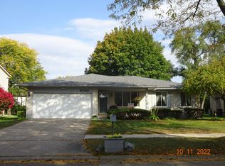 6790 Little Creek Dr, Troy, MI