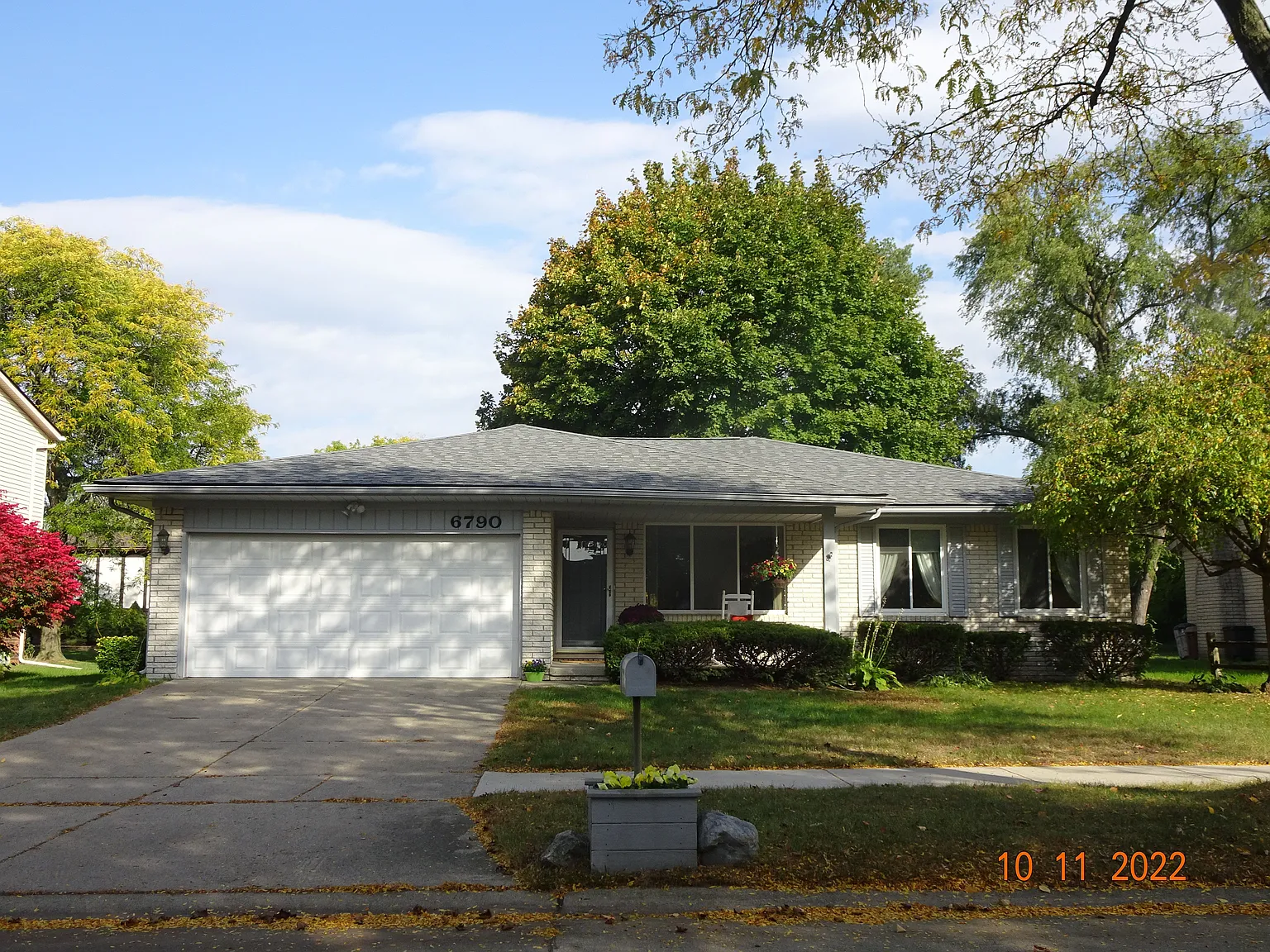 6790 Little Creek Dr photo 1