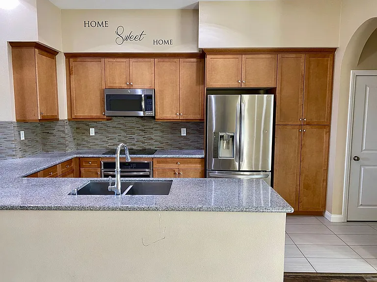 1029 N Citrus Ave — Photo 9