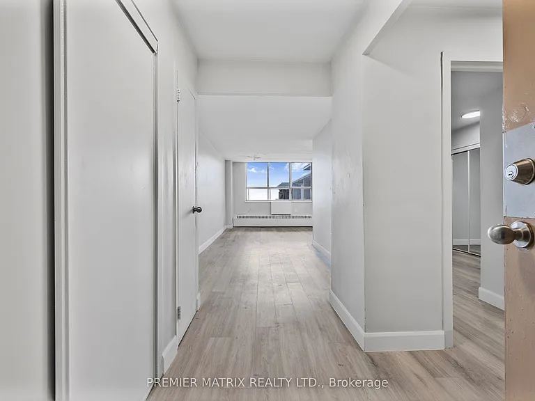 65 Thorncliffe Park Dr #608 — Photo 3