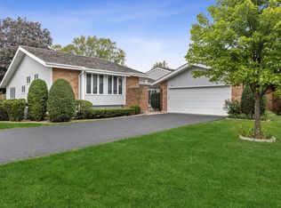 106 Briarwood Ln, Oak Brook, IL