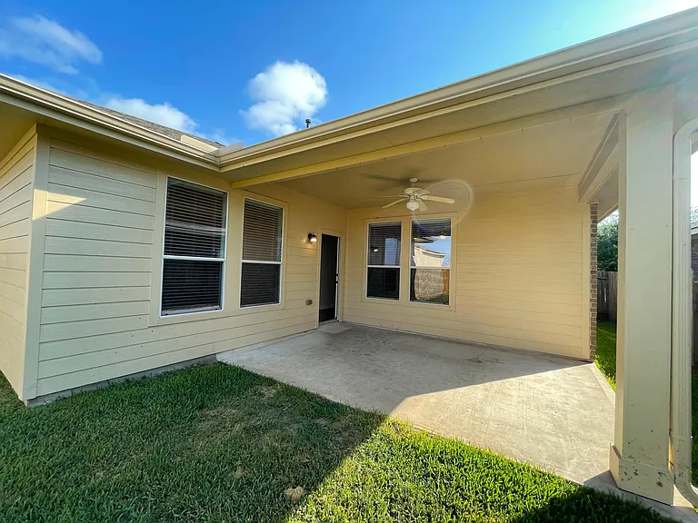 2313 Cantabria Ln — Photo 13