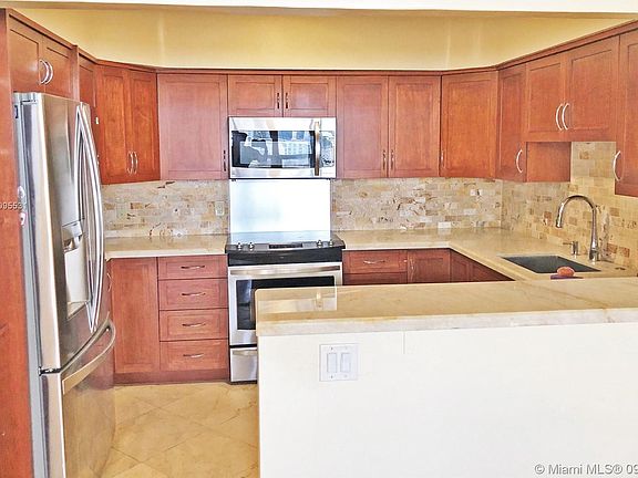 2nd image of 2121 N Bayshore Dr APT 903