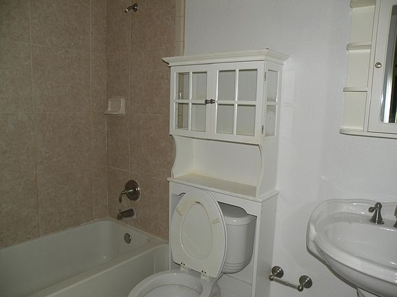 3rd image of 2668 Oak Park Way