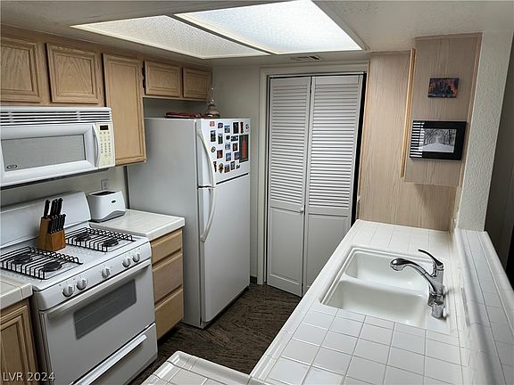 5th image of 1908 Tierra Vista Dr Unit 208