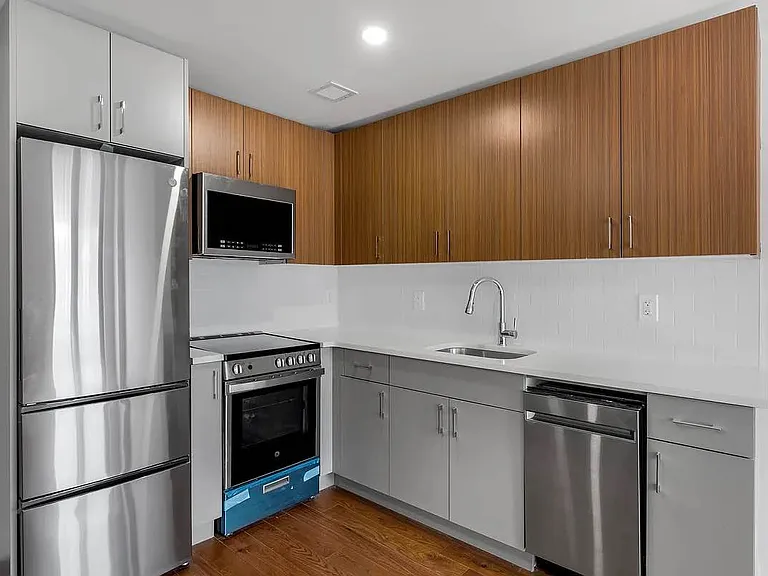 83-15 Parsons Blvd #PHK — Photo 5