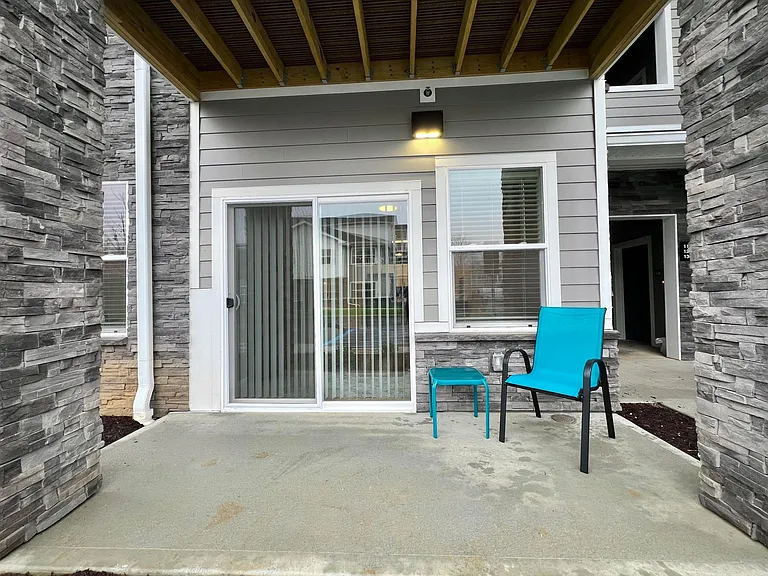 Water's Edge Apartments — Photo 53