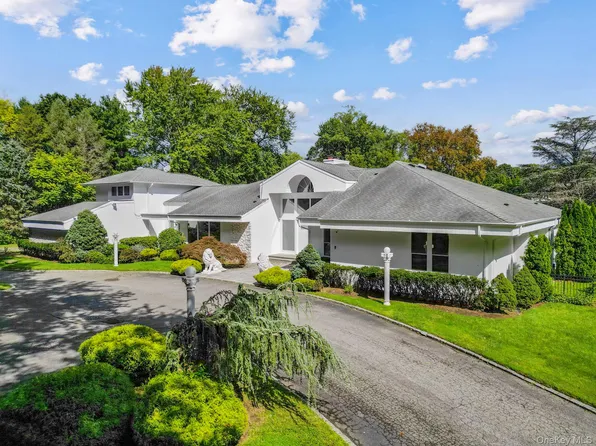 6 Quail Path, Glen Head, NY 11545