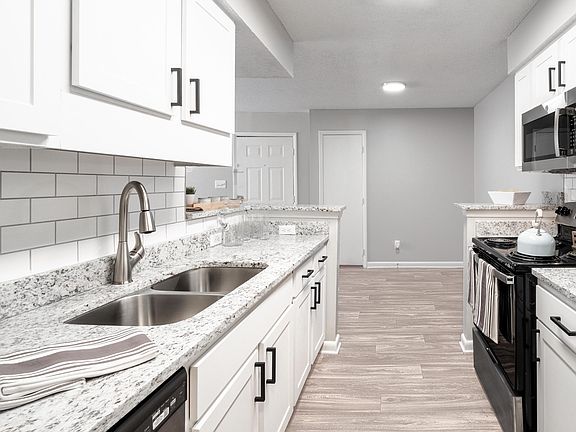 4th image of 3004 Ivey Wood Ln #610