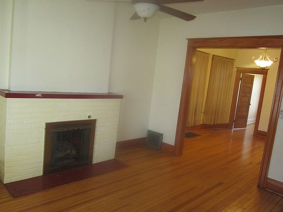 2nd image of 1133 Clayton St