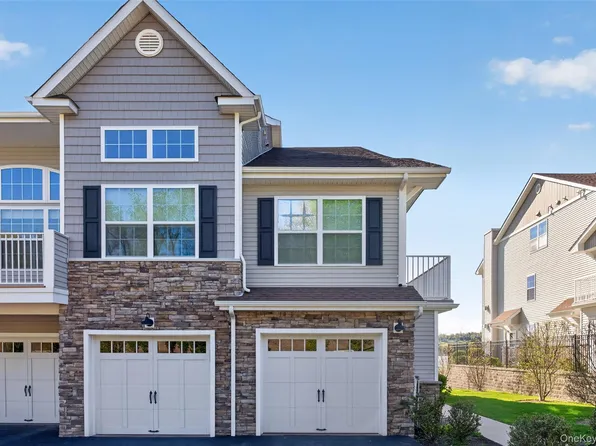 402 Sacandaga Loop, Wappingers Falls, NY 12590