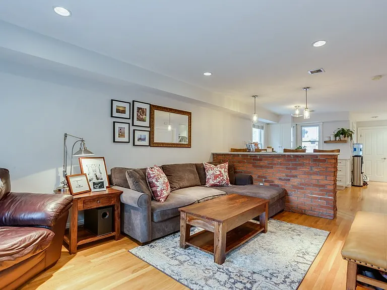 214 W 7th St #2L — Photo 42