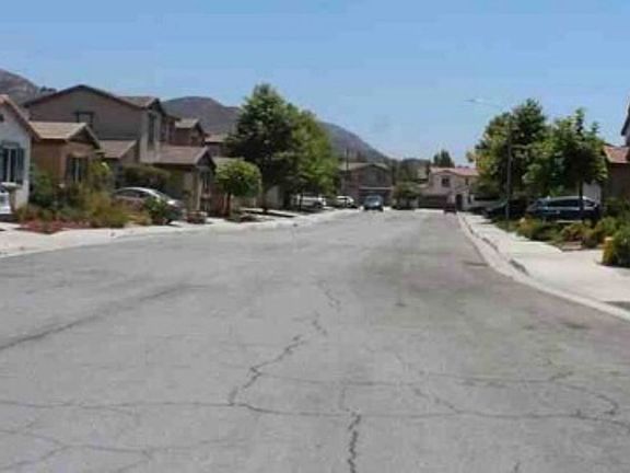 Exterior Neighborhood (street photo)