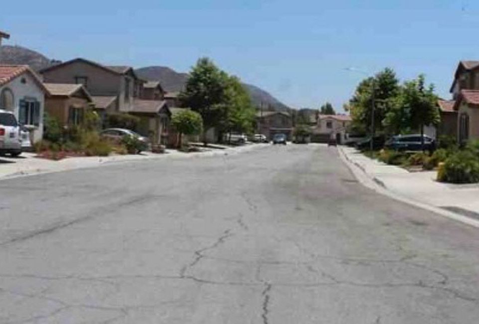 Exterior Neighborhood (street photo)