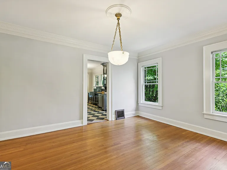 1500 N Highland Ave NE — Photo 10