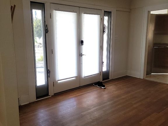 5th image of 9840 Dekoven Dr SW