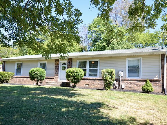3rd image of 300 Valley View Dr