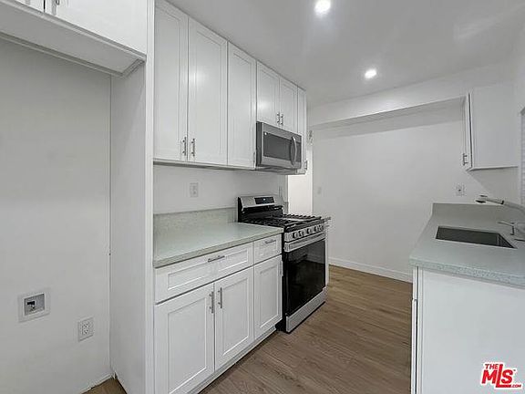 2nd image of 215 W Plymouth St #215