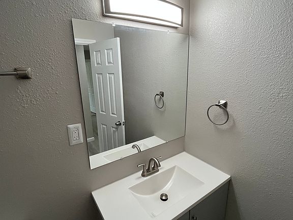 5th image of 4327 Scottsdale Dr