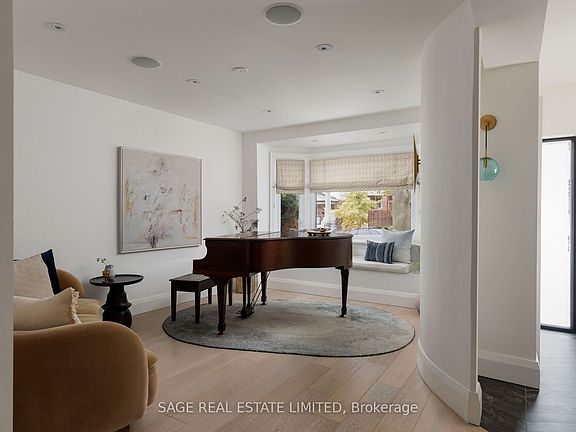 5th image of 232 Castlefield Ave