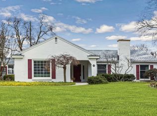 1524 Woodlawn Ave SE, East Grand Rapids, MI