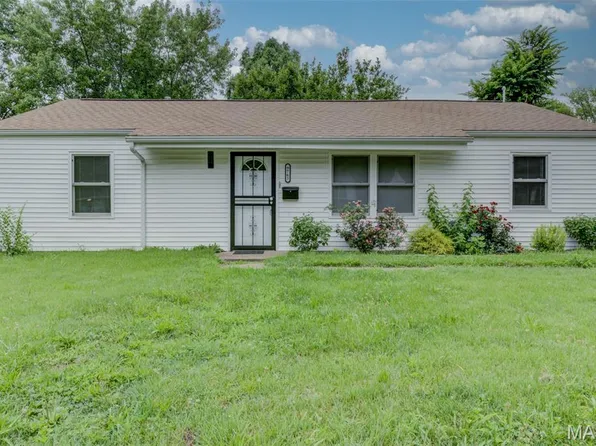 9765 Vickie Pl, Saint Louis, MO 63136